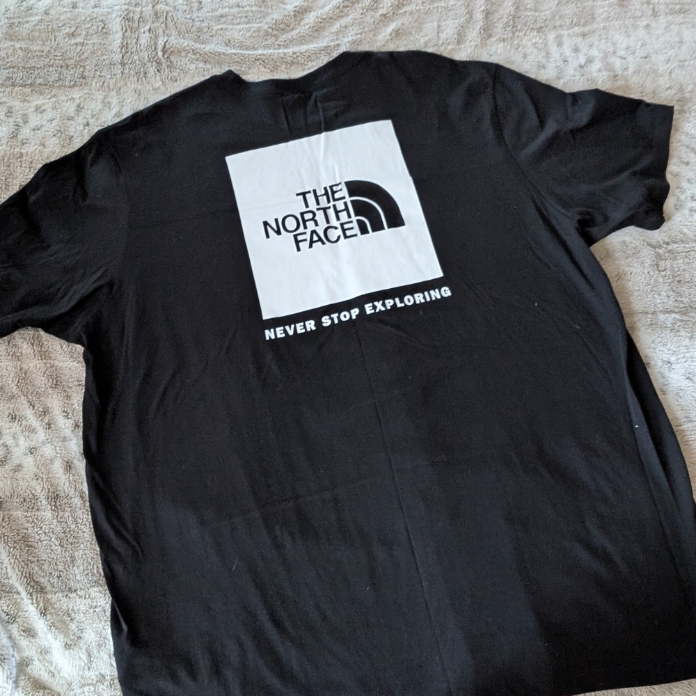 The North Face Men's Black Short Sleeve T-Shirt - Picture 5 of 9